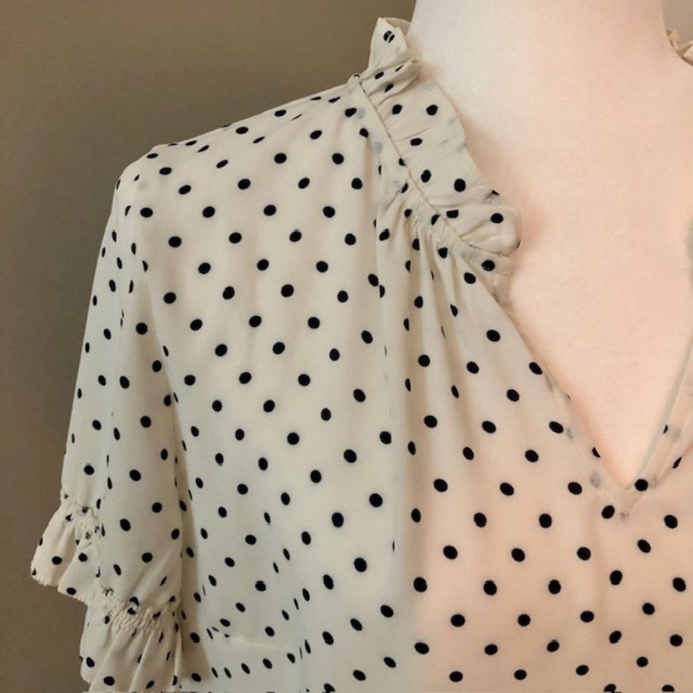 Talbots navy/white polka dot ruffle short-sleeve top M